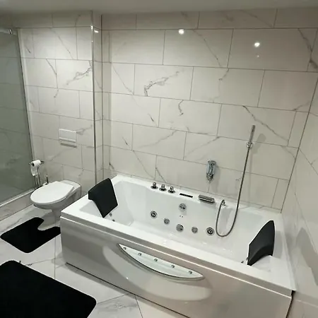 Holiday home Stylish House With Jacuzzi And Sauna *